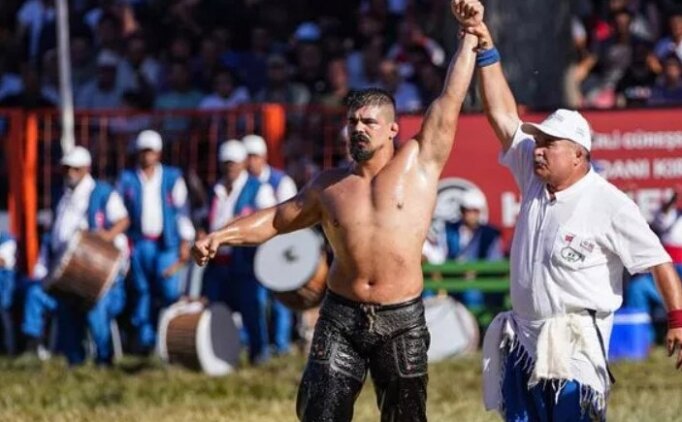 4. Mustafa Kiremitli Ya�l� G�re�leri'nde ba�pehlivanl��� Cengizhan �im�ek kazand�