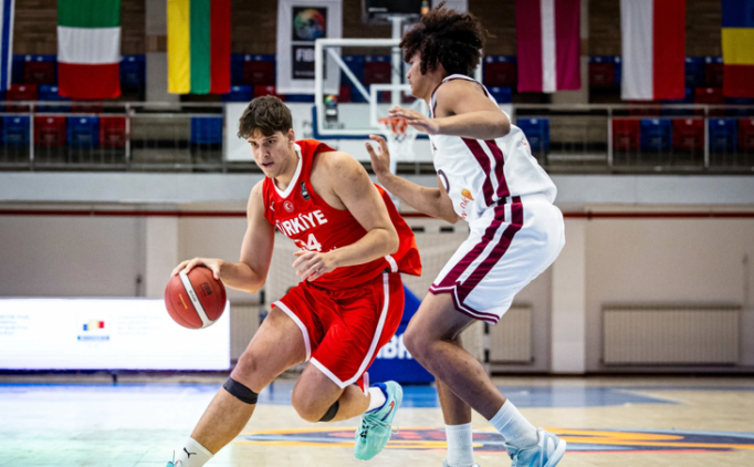 U16 Milliler, Letonya kar��s�nda farkl� kaybetti