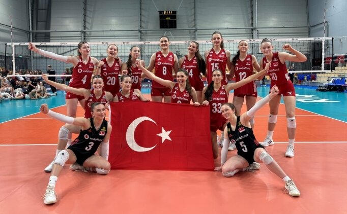 U18 Kad�n Milliler, Letonya'y� set vermeden ge�ti!