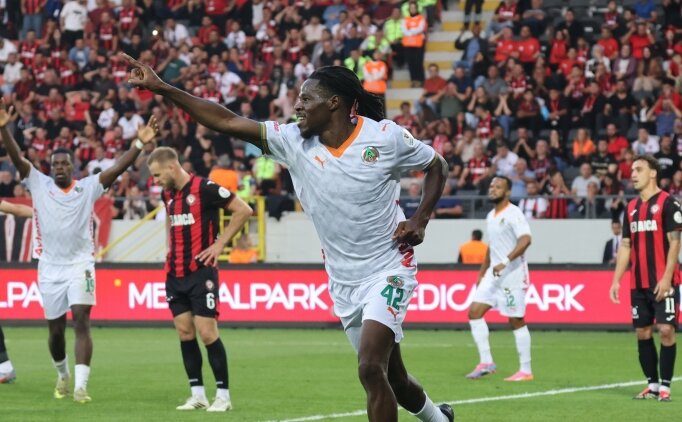 Alanyaspor, �orum'da iki golle kazand�!