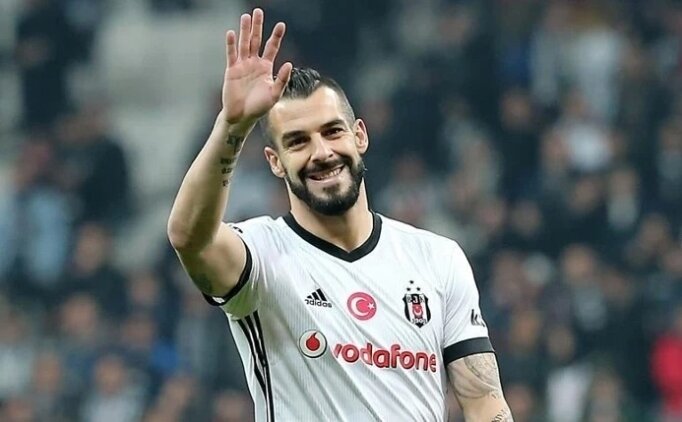 Alvaro Negredo'dan fla� itiraf: 'Be�ikta�'a g�z�m kapal� giderim!'