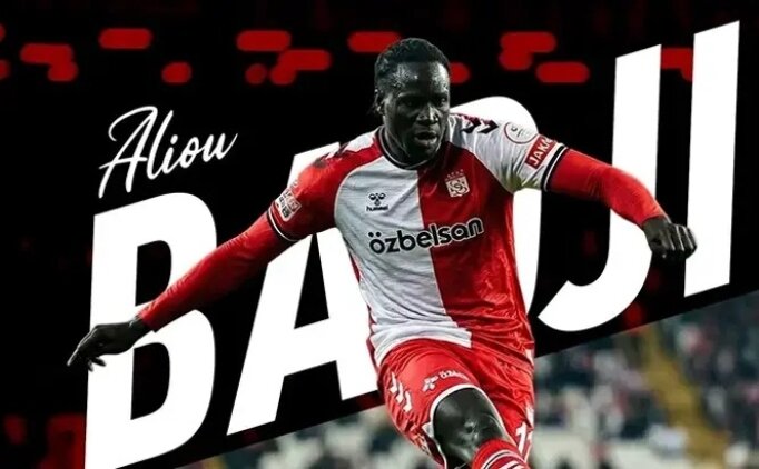 Sivasspor'da Aliou Badji ile yollar ayr�ld�