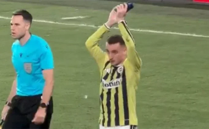 Fenerbah�e taraftar�n�n tepkisine Kerem Akt�rko�lu'ndan dikkat �eken kar��l�k
