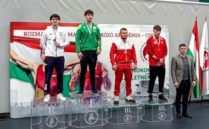 Grekoromen G�re� Milli tak�m�m�z Macaristan'da �ampiyon oldu