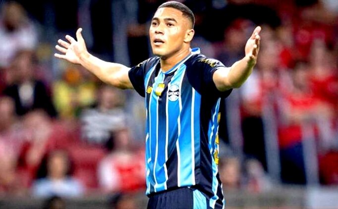 Carlos Vinicius, �st �ste 3 penalt� ka��rd�!