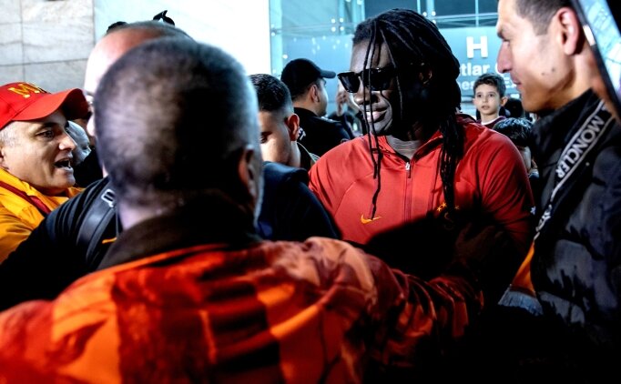 Galatasaray'da Gomis sesleri; geri d�n�yor