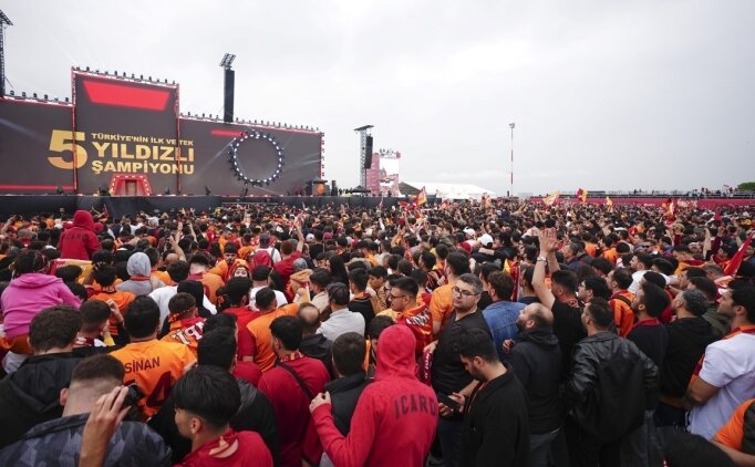 Galatasaray'da kutlamalar yine Yenikap�'da