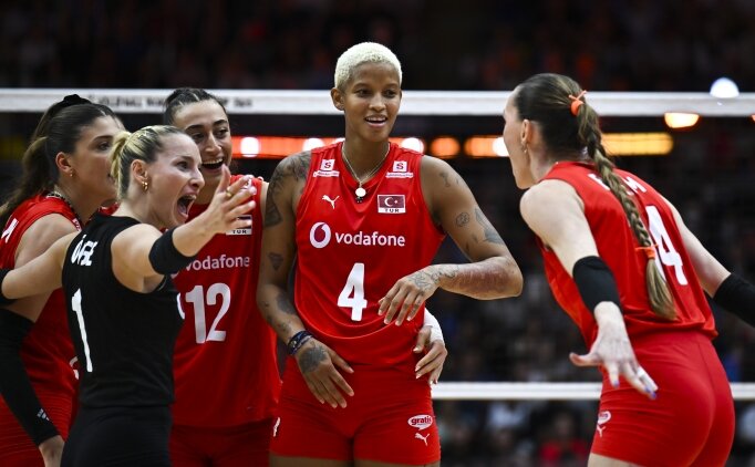 A Milli Kad�n Voleybol Tak�m�'n�n VNL Brezilya etab� kadrosu a��kland�