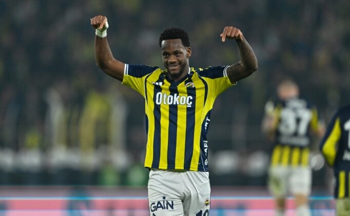 Jhon Duran'dan Fenerbah�e taraftar�n� k�zd�ran hareket!