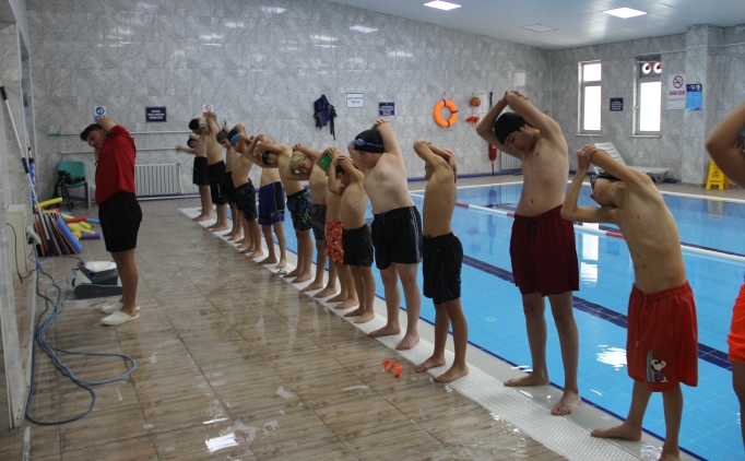 Bozk�rdaki �ocuklar belediyenin deste�iyle kula� atmay� ��reniyor