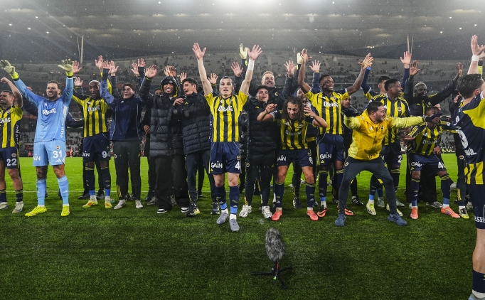 S�per Kupa'y� kazanan Fenerbah�e, 2026 y�l�na kupayla ba�lad�