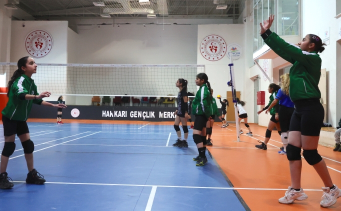 Hakkari'de �ocuklar sporla k�t� al��kanl�klardan korunuyor 