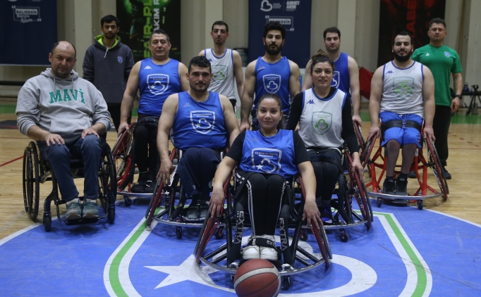 Bal�kesir B�y�k�ehir Belediyespor'dan ligde kalma m�cadelesi