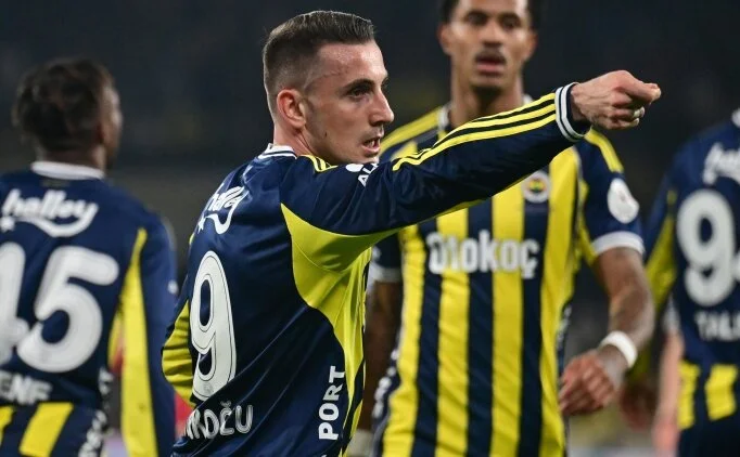 Fenerbah�e ilk yar�da hesab� kapatt�! Yenilmezlik serisini s�rd�rd�