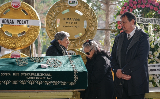 Ergin Ataman'�n annesi topra�a verildi