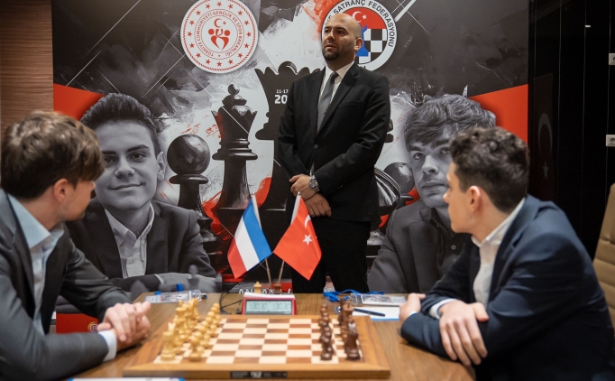 Ediz G�rel ile Van Foreest aras�ndaki �zel ma� ba�lad�