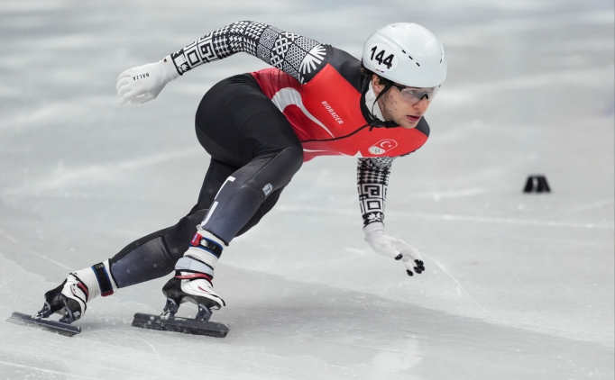 Milli sporcu Denis �rs, k�sa kulvar s�rat pateni erkekler 500 metre �eyrek finalinde elendi