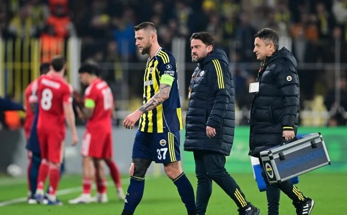 Fenerbah�e'de b�y�k kabus: Stoperler sakatland�!
