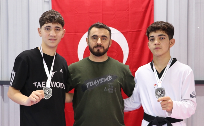 �ampiyonluk hedefleyen tekvandocu karde�leri babalar� haz�rl�yor