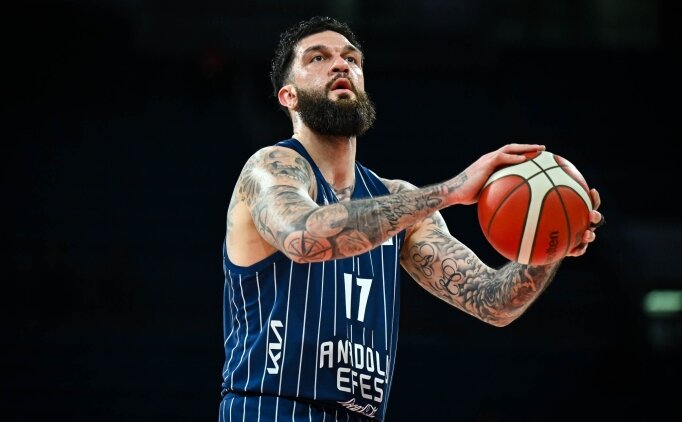 Anadolu Efes'in pivotu Vincent Poirier'den Final Four tahmini!