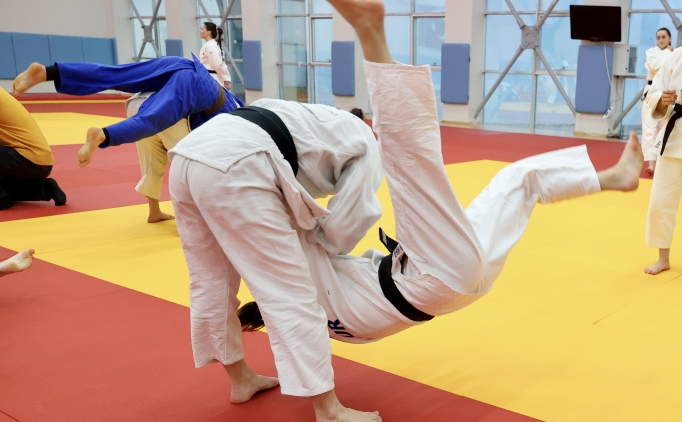 Kocaeli'nin ev sahipli�indeki �ampiyona ba�lad�