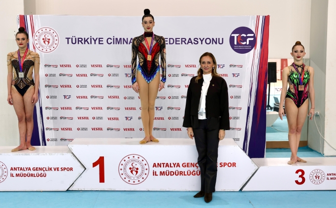 Ritmik Cimnastik G�n�l �anda Kupas� tamamland�