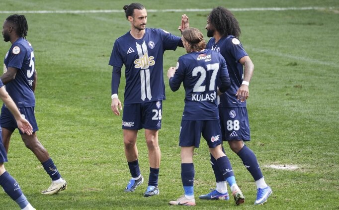 Sar�yer'den evinde bol goll� galibiyet