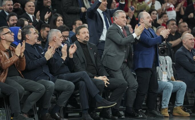 Bakan Bak: 'Bu ak�am milli tak�m�m�z bir destan yazd�'