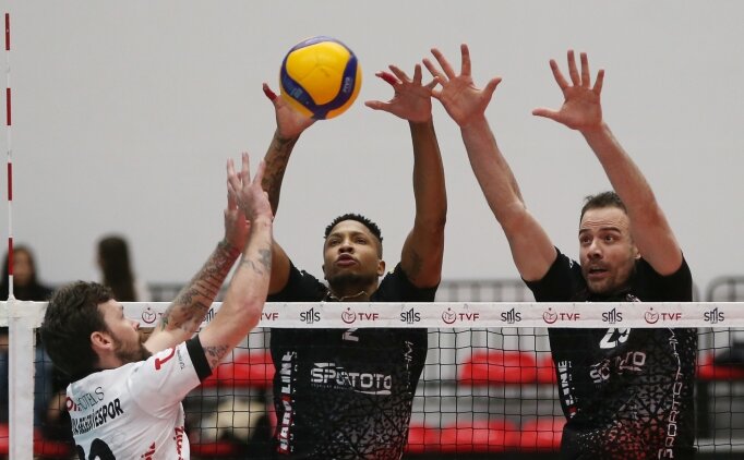 �stanbul Gen�lik, Alanya deplasman�nda son sette kazand�!