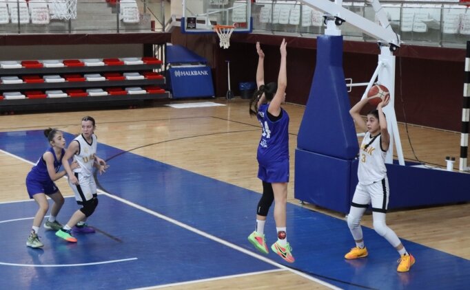Basketbolda 14 Ya� Alt� K�zlar Anadolu �ampiyonas� ba�lad�