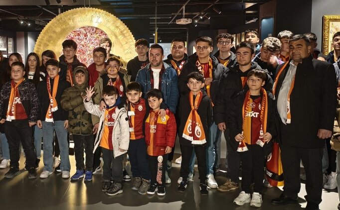 Depremzede �ocuklar trib�nde moral buluyor