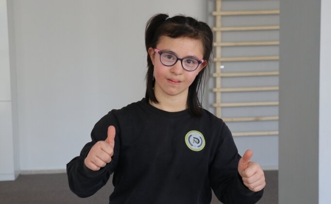 Down sendromlu Elif atletizmde �ifte ba�ar� elde etti