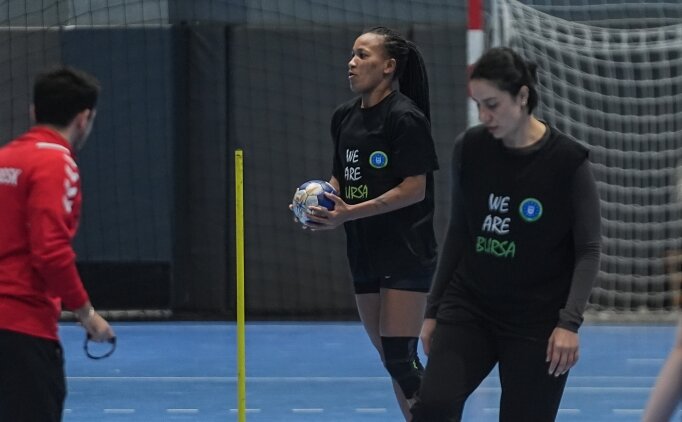 Bursa Kad�n Hentbol tak�m�nda hedef kesin; �ampiyonluk