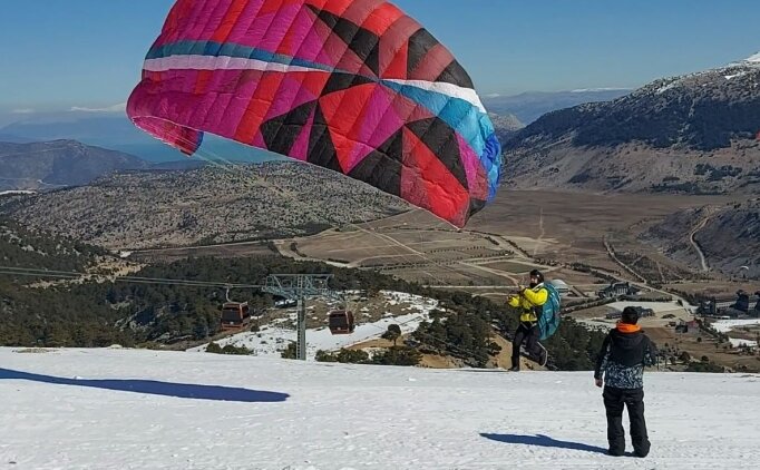 Davraz Kayak Merkezi yama� para��t� tutkunlar�n� a��rl�yor