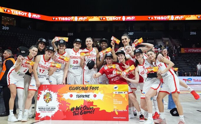 A Milli Kad�n Basketbol Tak�m�'n�n D�nya Kupas� sevinci