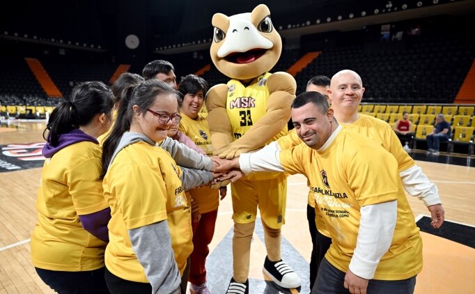 Down sendromlu �ocuklar, basketbolcularla bulu�tu!