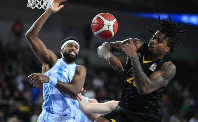 Galatasaray'a 38 fark att�; T�rk Telekom'dan 40 fark yedi!