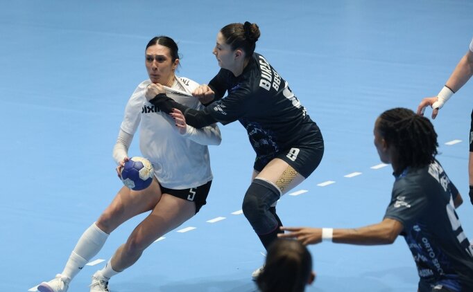 Hentbolda Bursa B�y�kiehir, PAOK kar��s�nda avantaj� kapt�