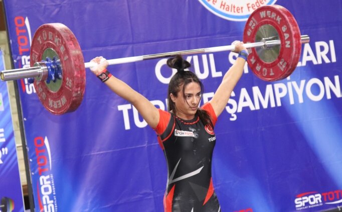 Gen� K�zlar A-B Halter T�rkiye 1.'li�i m�sabakalar� ba�lad�