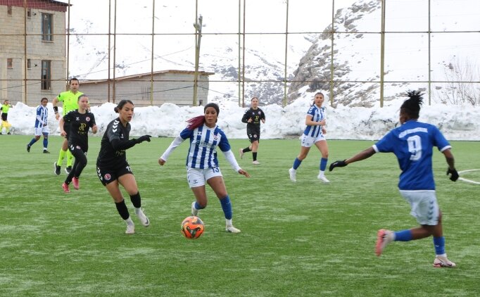 Kad�nlar S�per Ligi'nde Hakkarig�c�, Antalya'y� farkl� ge�ti