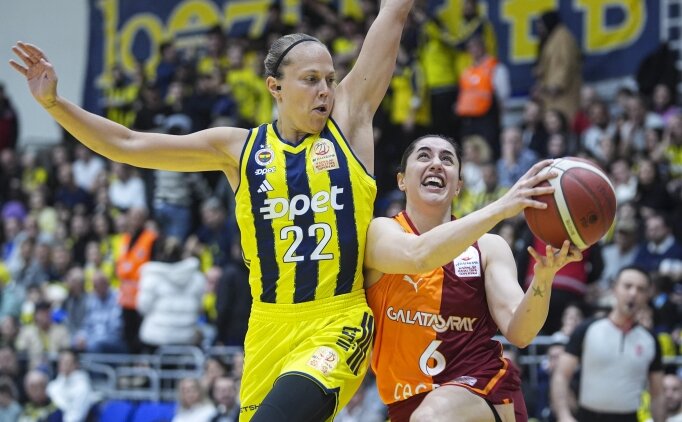 Fenerbah�e Opet derbide avantaj� kapt�!