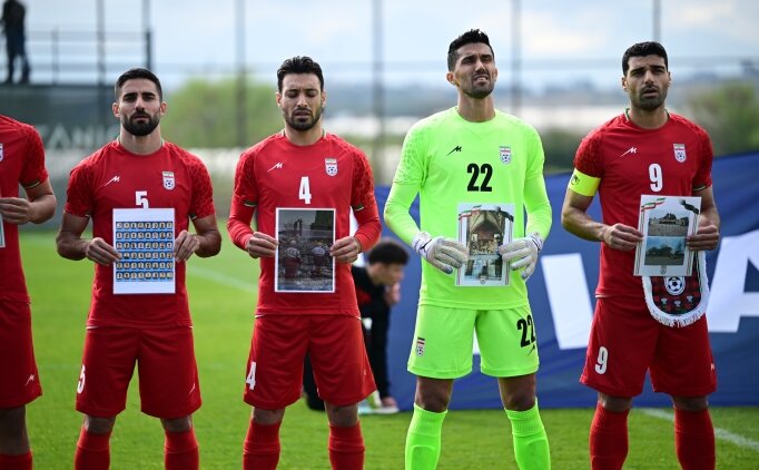 �ran'dan FIFA Ba�kan�'n�n takip etti�i ma�ta anlaml� hareket