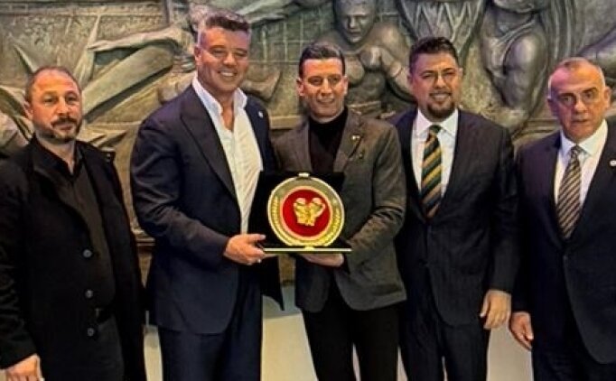 Boks Federasyonu Ba�kan� Hekimo�lu'ndan Saran'a ziyaret!