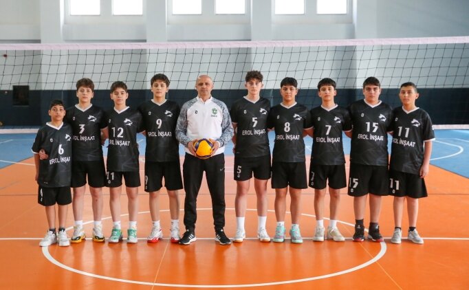 Ortaokul ��rencileri selin vurdu�u Bozkurt'a �ampiyonluk sevinci ya�att�