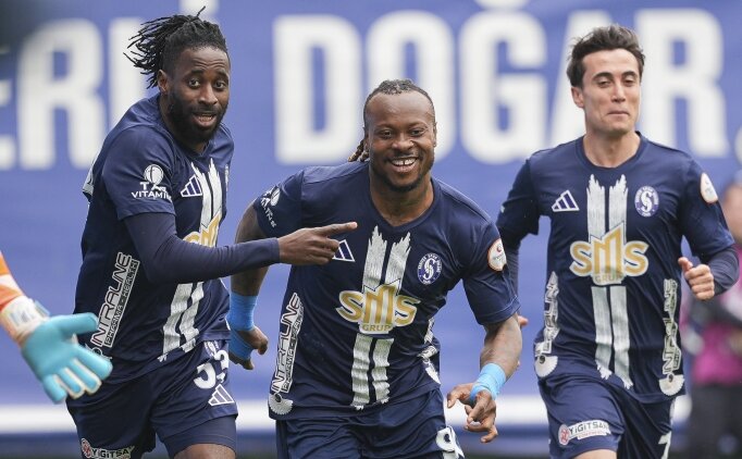 Sar�yer, Serik Spor'a kar�� ilk yar�da fi�i �ekti!