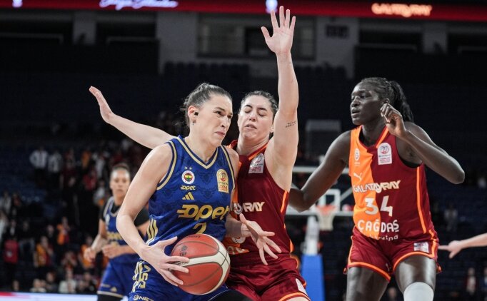 Fenerbah�e Opet, Galatasaray'� yine yendi ve �ampiyonlu�u kazand�!