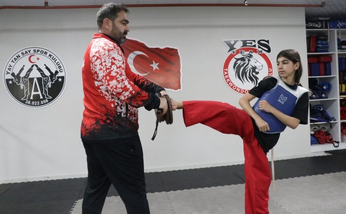 Depremde yan�klar alan Esma Nur, tekvandoyla iyile�iyor