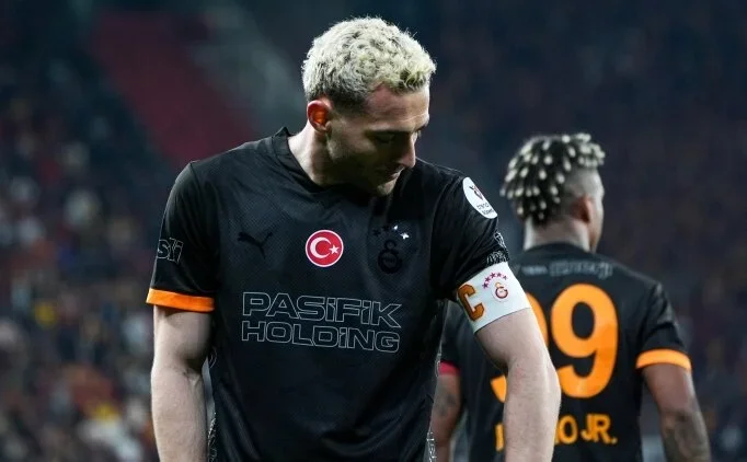 Galatasaray, zor viraj� d�nd�; fark yeniden 4!