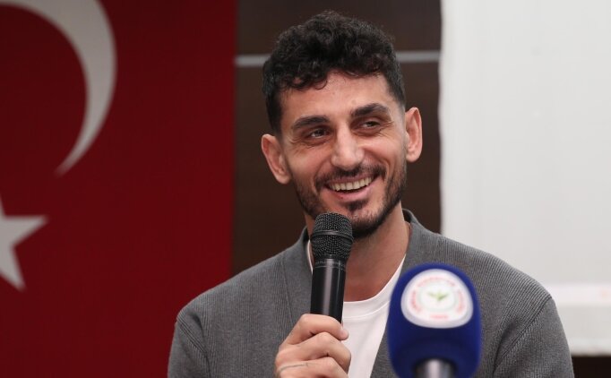 Samet Akaydin: 'Ronaldo ve Messi'ye amat�r diyebilir misiniz?'