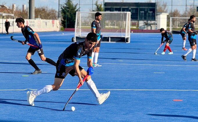 Sel�uklu Belediyespor Hokey Tak�m�'n�n �talya maceras�